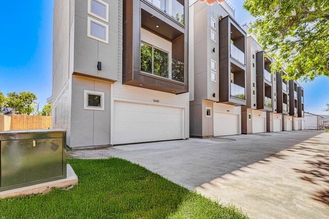 Building Photo - 5636 Dolores St