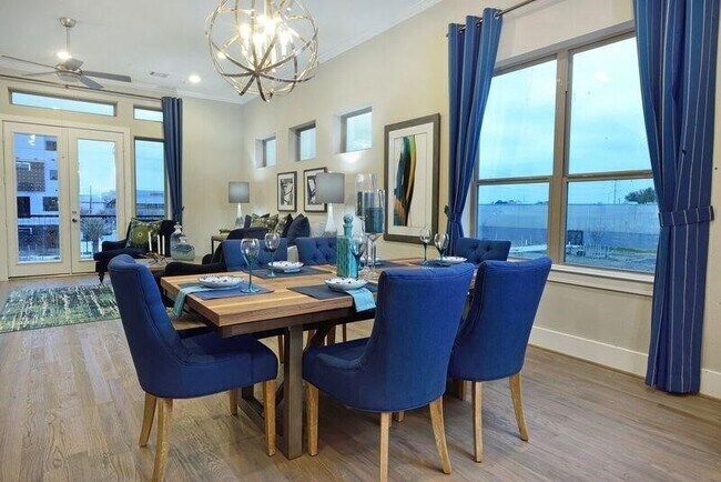 Building Photo - 5817 E Post Oak Ln