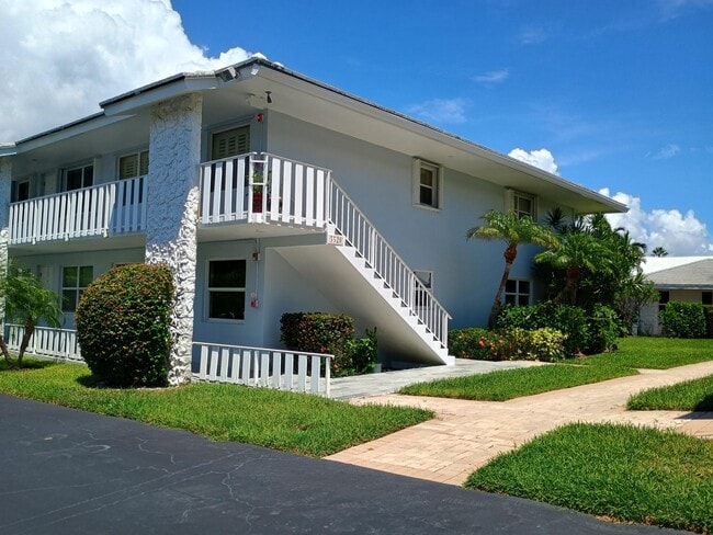 Building Photo - 5520 N Ocean Blvd