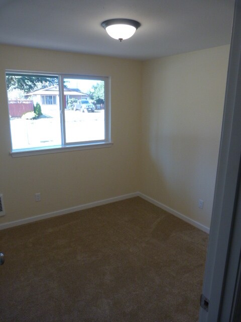 Building Photo - APPLICATION PENDING - Updated Rambler