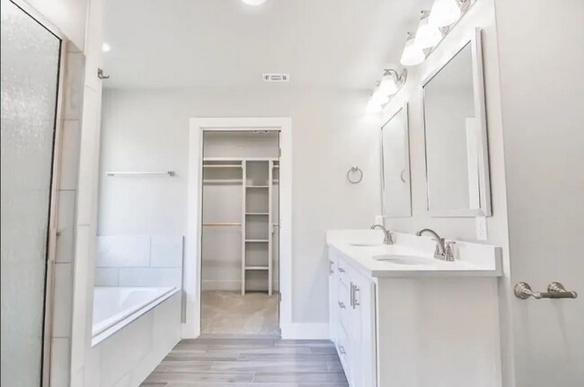 Building Photo - Beautiful 4 Bedroom Home in South Lubbock with Modern Finishes & Great Location!