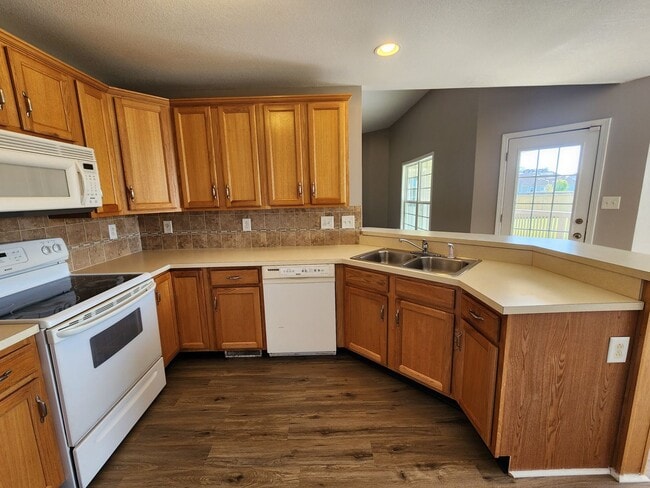 Building Photo - Your Next Home Sweet Home Awaits!