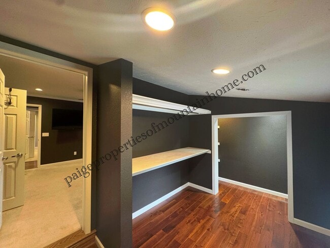 Building Photo - 4 Bed/2 Bath Home in Village Green
