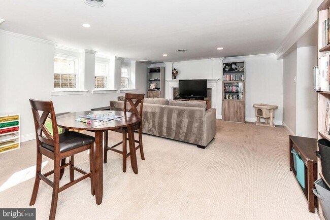 Building Photo - 3061 N Oakland St