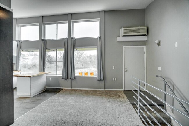 Building Photo - 3048 Anderberg Dr