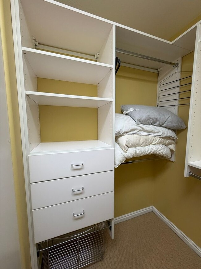 Building Photo - Townhouse within Walking Distance of Downtown Sugarhouse