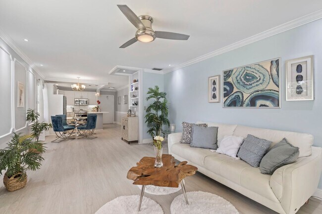 Building Photo - (55+) 2/2 Furnished Condo in Jensen Beach