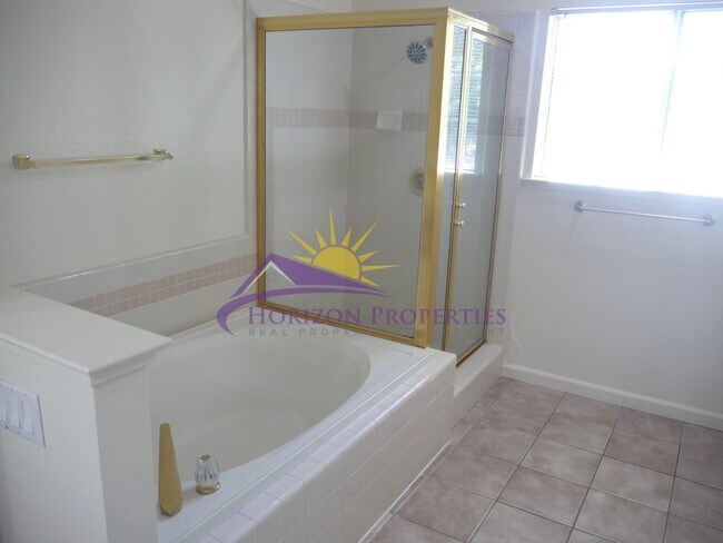 Building Photo - Unique 3 Bed 2.5 Bath 1,971sqft Single Fam...