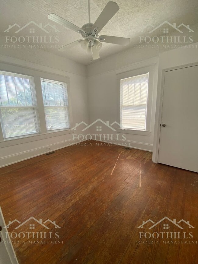 Building Photo - Updated 3 Bedroom Home with Yard, Deck, an...