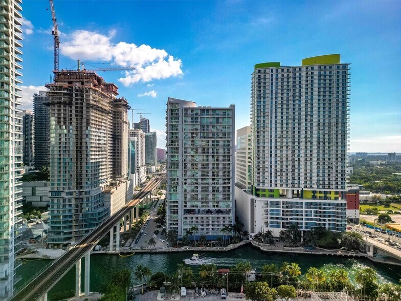 Building Photo - 690 SW 1st Ct