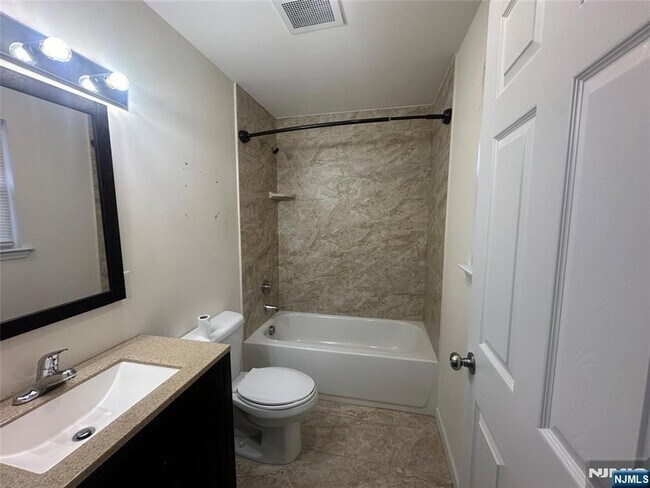 Building Photo - 283-285 Morris Avenue Unit
