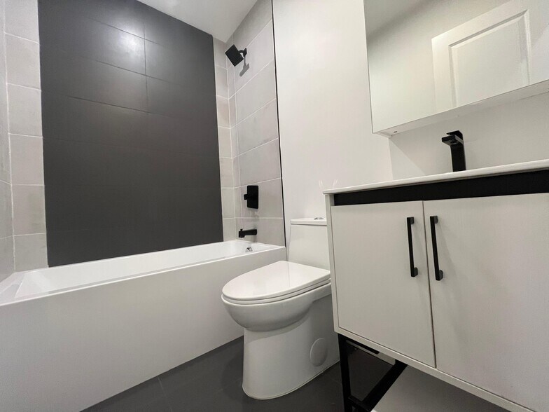 Building Photo - 228 Clinton Ave