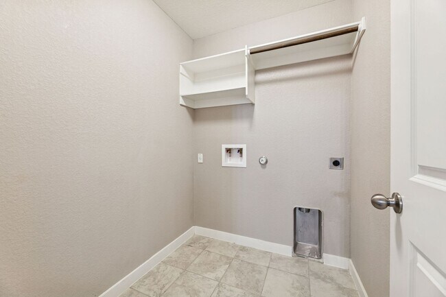 Building Photo - 128 Gidran Trail