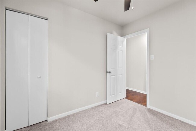 Building Photo - 501 Arbor Ln