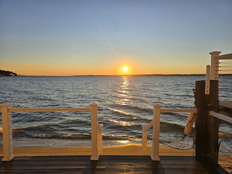 Building Photo - 92 Townsend Ave