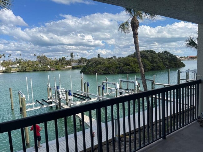 Building Photo - 3111 Pass a Grille Way