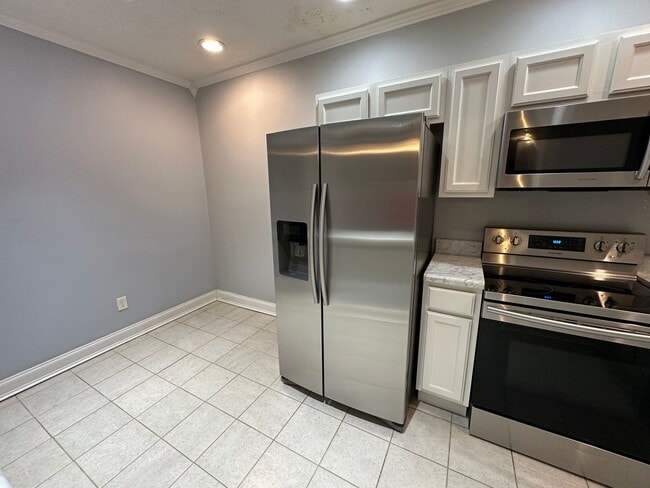 Building Photo - 2 Bedroom Duplex Near Ft. Bragg