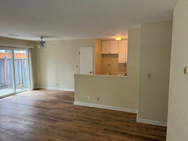 Building Photo - PARKLIKE SETTING ...CLEAN, AND FRESH, NEW REFRIGERATOR, NEW CLOSET DOORS...2 BEDROOMS/1 BATH IN G...