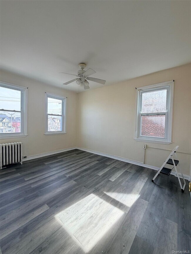 Building Photo - 46-28 Utopia Pkwy