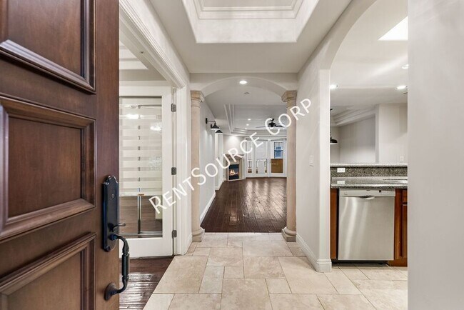 Building Photo - 12044 Hoffman St