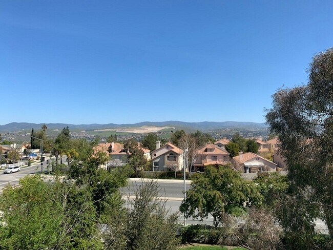 Building Photo - Downstairs bed + bath in gated community w...