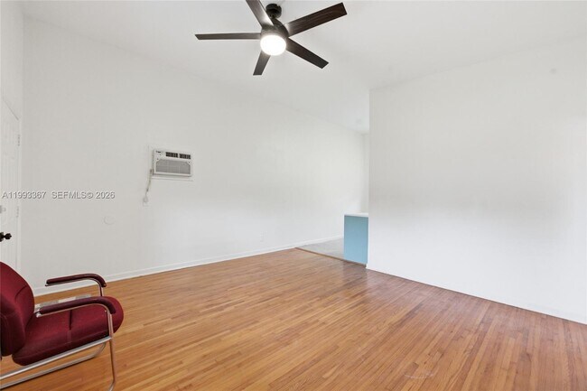 Building Photo - 1620 NE 160th St