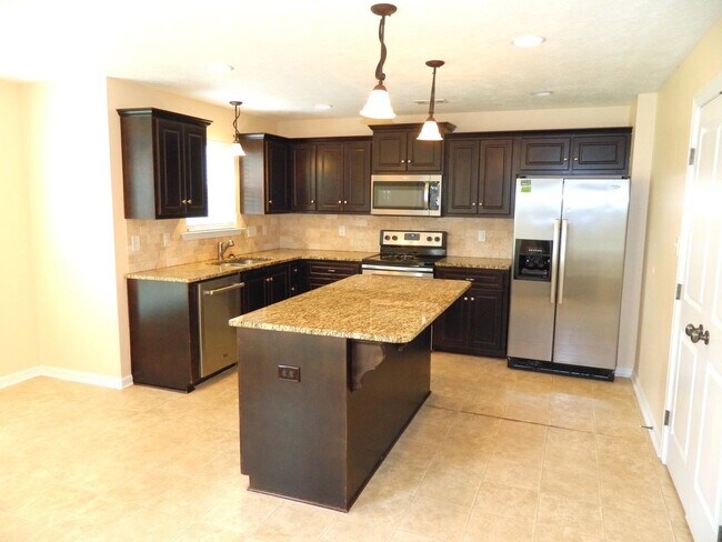 Building Photo - 498 Sebastian Dr