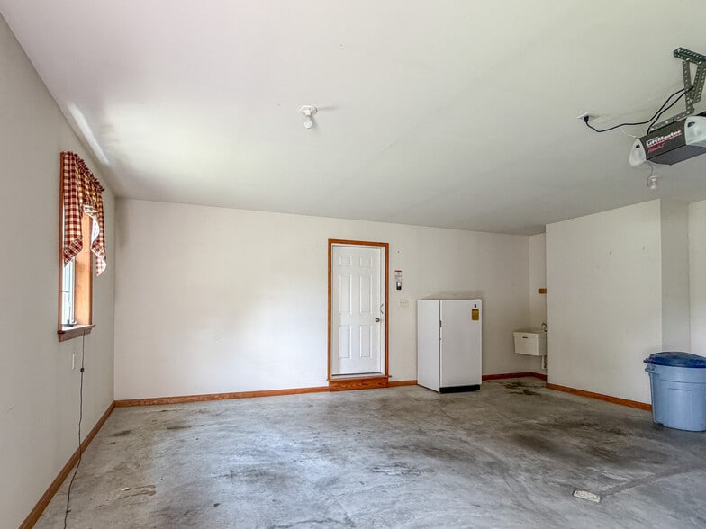 Building Photo - 1387 Sheep Hill Rd