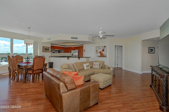 Building Photo - 231 Riverside Dr