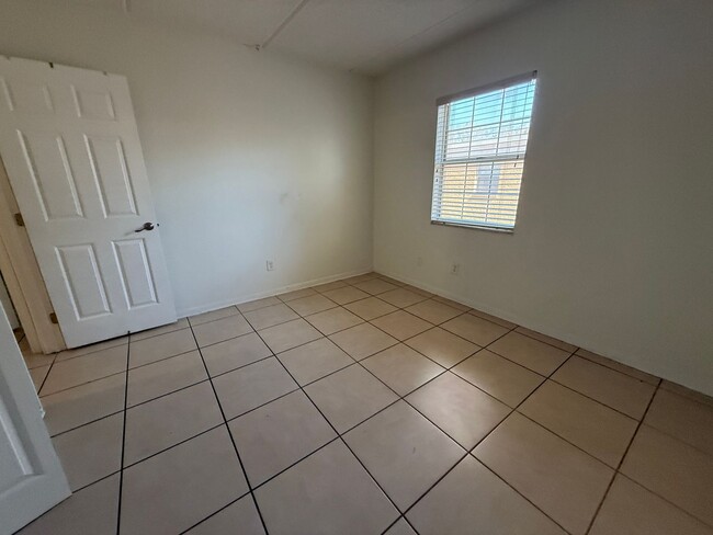 Building Photo - Delightful 2 bedroom in Habana Park!