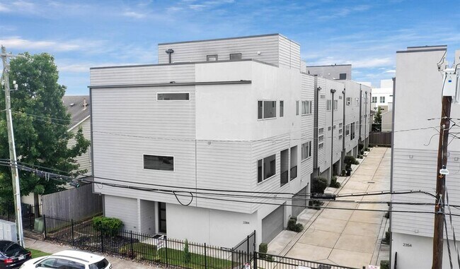 Building Photo - 2384 Commerce St