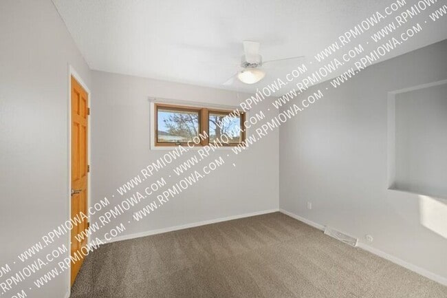 Building Photo - 3212 Ashwood Dr