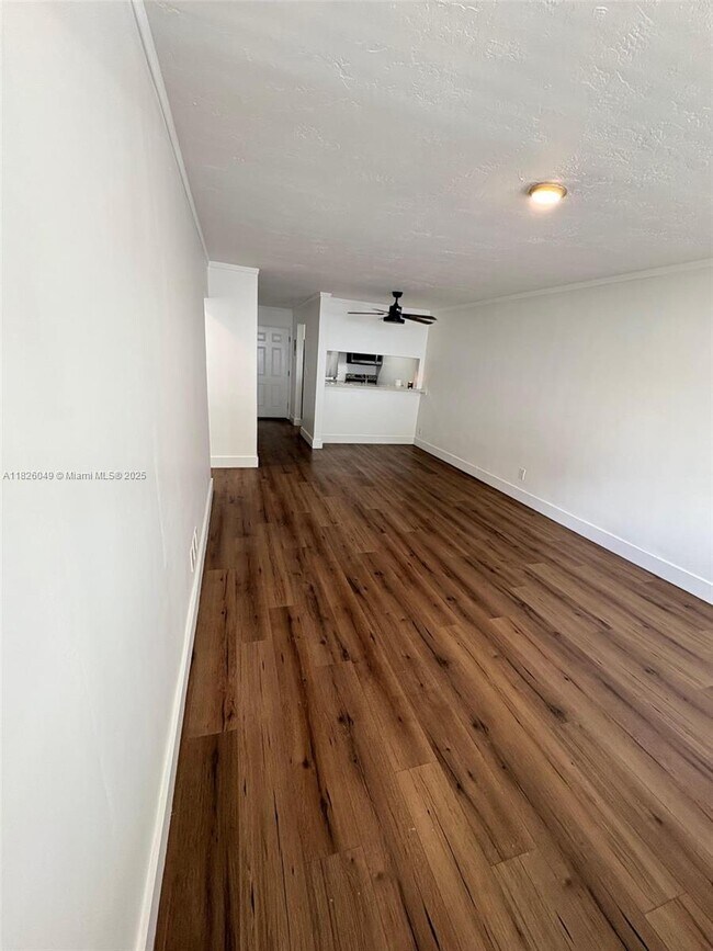 Building Photo - 505 NE 30th St