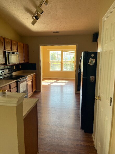 Building Photo - 3403 Montgomery Dr