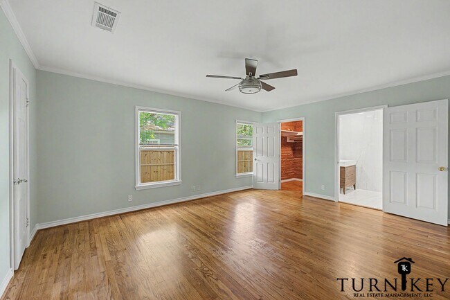 Building Photo - Vintage Charm Meets Modern Comfort Fully Updated 1942 Home in Fort Worth's Ridglea Area