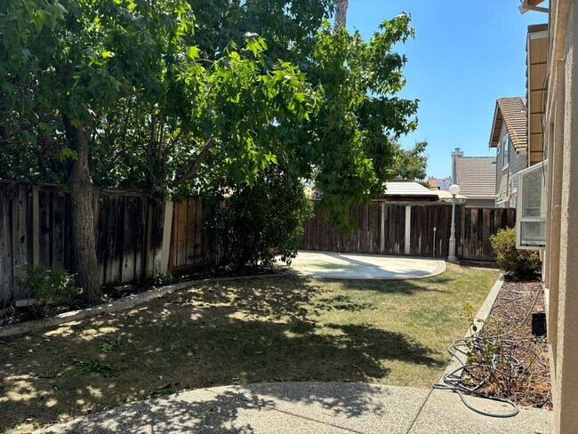 Building Photo - FABULOUS 4 BEDROOM MEDITERRANEAN RENTAL!