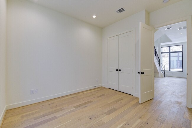 Building Photo - 1803 Dunlavy St