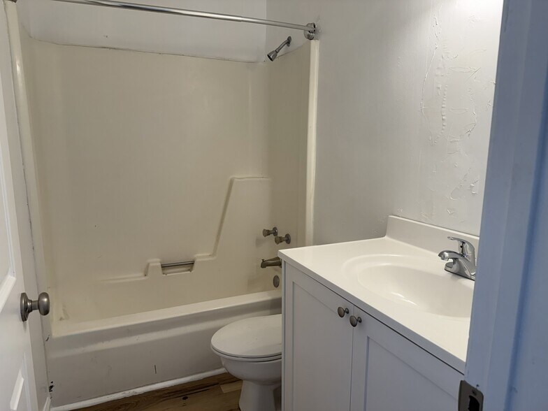 Building Photo - 836 Miller Estates Rd