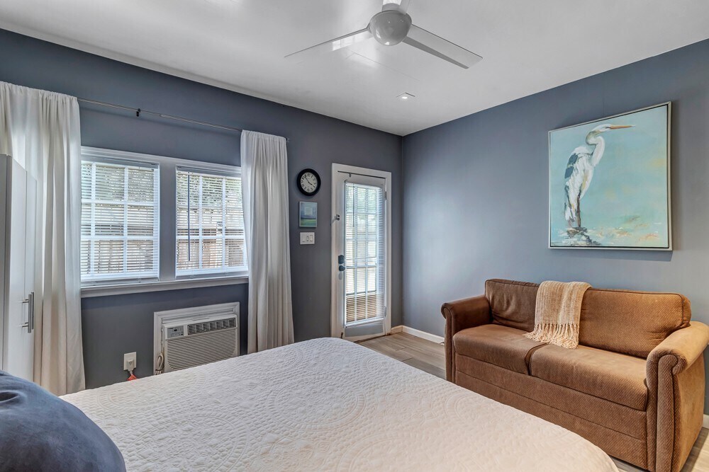 Building Photo - 1850 N Laura St