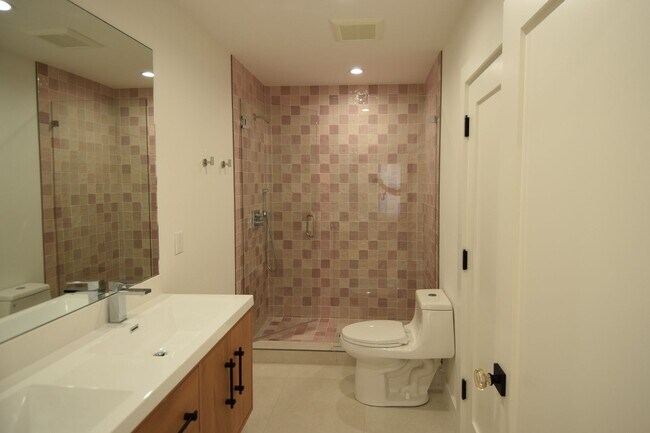 Building Photo - 317 Ocean Park Blvd