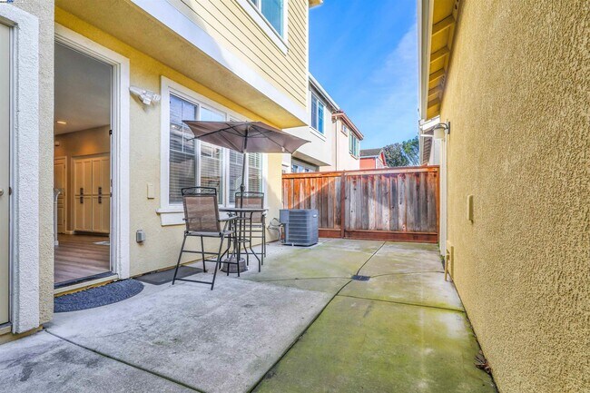 Building Photo - 7459 Starward Dr