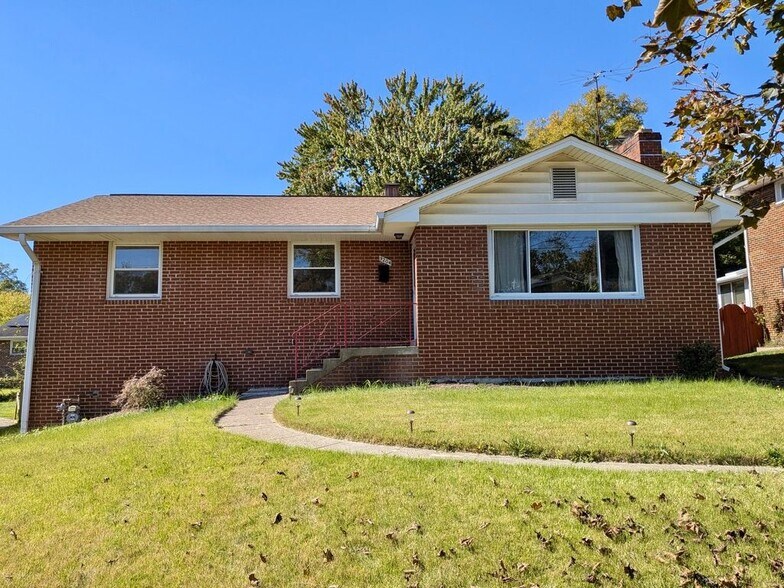 Primary Photo - 9204 Davidson St