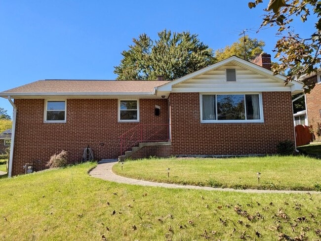 Building Photo - 9204 Davidson St