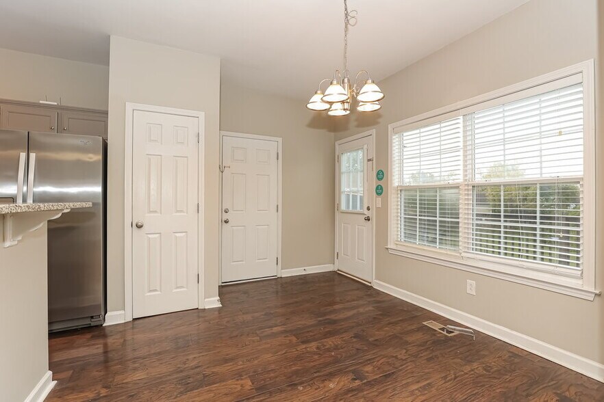 Building Photo - 2648 Hansford Dr