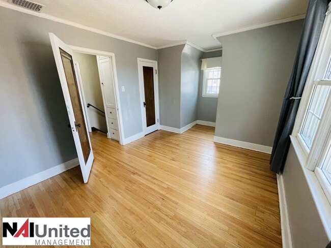 Building Photo - 3 bedroom, 2 bathroom close to Unity Point...
