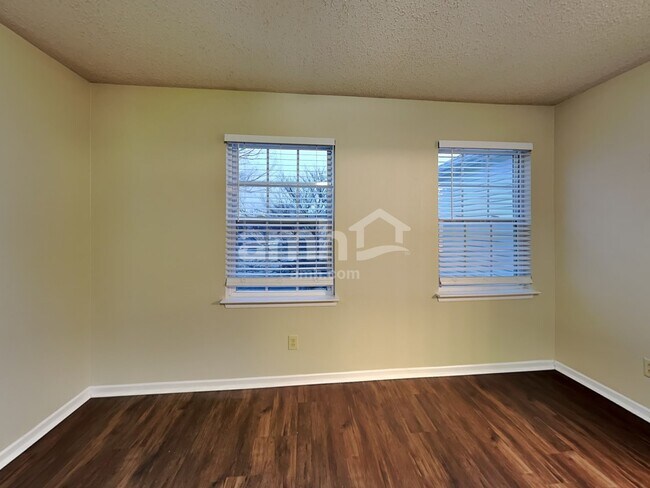 Building Photo - 6503 W Philadelphia Dr