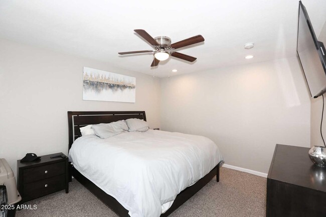 Building Photo - 2634 S Cottonwood Dr
