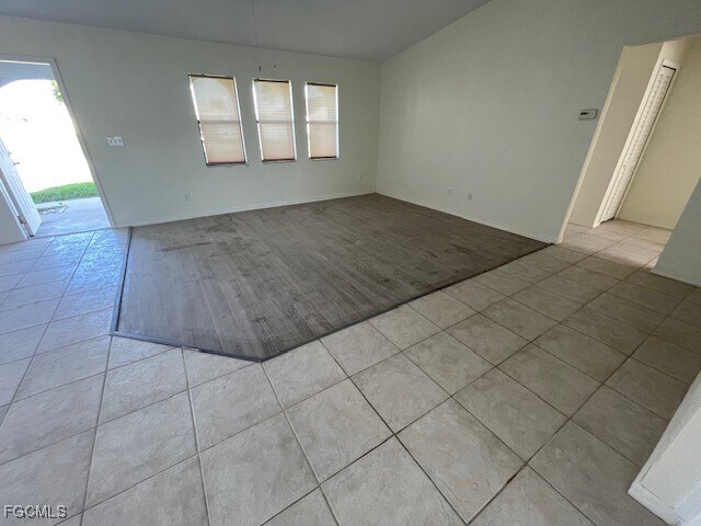 Building Photo - 2710 SW 4th Ave