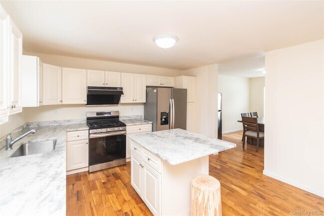 Building Photo - 62 Bristol Cir