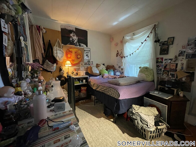 Building Photo - 35 Rose St